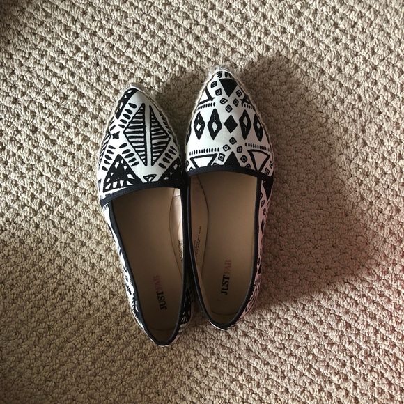 JustFab black and white slip on flats - Picture 1 of 4